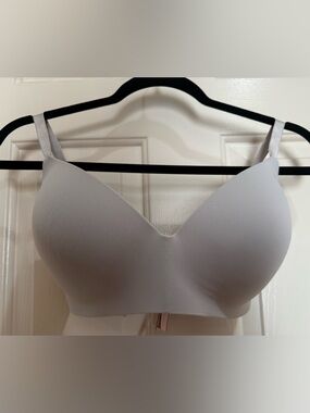 Victoria's Secret White Seamless Wireless Molded T-Shirt Bra 34DD